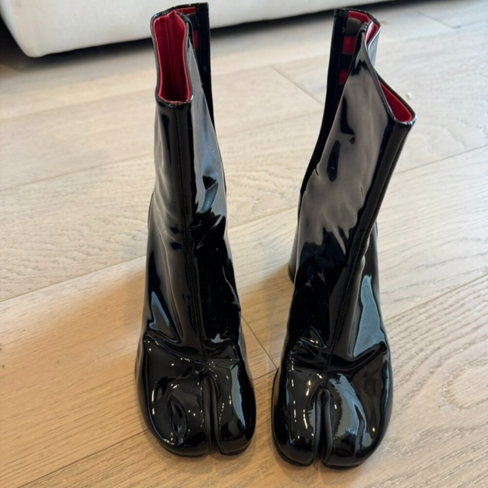 MAISON MARGIELA Black Patent Tabi Boots